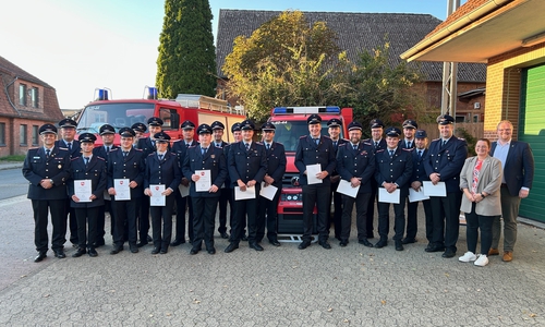 Insgesamt 34 Feuerwehrkameradinnen und -kameraden der Samtgemeinde wurden ausgezeichnet.