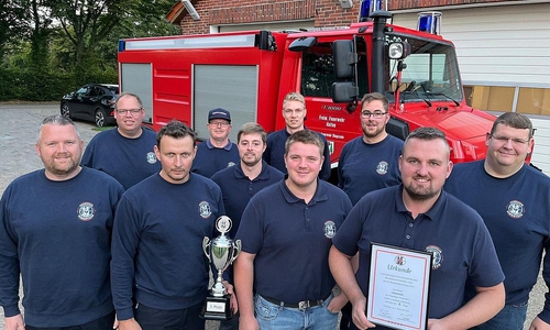 (v. l.) Timo Sanders, Renke von Seggern, Thomas Köhler, Harald Popken, Marc Düßmann, Tobias Kreye, Ramon Stolle, Andrés Düßmann, Nils Warfelmann und Henrik Nehls; es fehlen Daniel Rose und Oliver Diekmann. Bild: Werner Fademrecht (NWZ) (Archiv)