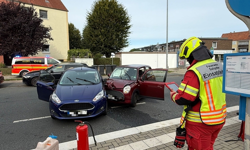 Beide Autos mussten nach dem Unfall abgeschleppt werden.