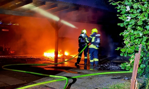 Carport-Brand in der Parkstraße in Hude (Archiv)