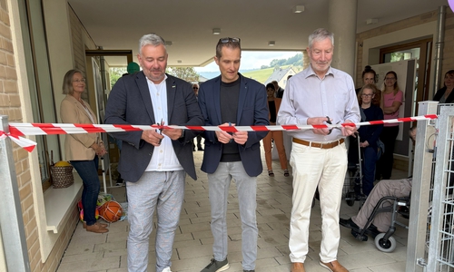 Eröffneten feierlich das Kinder- und Jugendhaus (v.l.n.r.): Erster Kreisrat Frank Dreßler, Geschäftsführer der Lebenshilfe Goslar Sven Dickfeld und Bürgermeister Ralf Abrahms.
