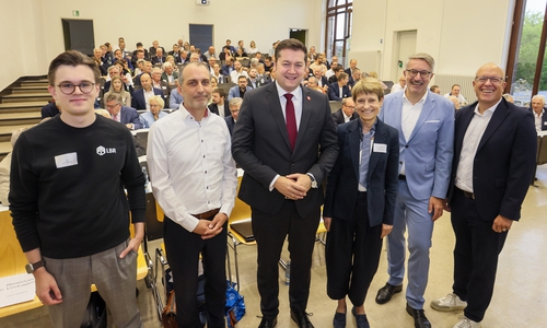v.r.n.l.: Prof. Dr. Christoph Herrmann (TU Braunschweig), Gerold Leppa (Braunschweig Zukunft GmbH), TU-Präsidentin Prof. Dr. Angela Ittel, Oberbürgermeister Dr. Thorsten Kornblum, Dr. Fabian Preller (INVENT GmbH) und Marcus Rauch (LBR.Manufacturing) gaben vor rund 120 Gästen beim 41. Unternehmergespräch Einblicke in Technologietransfer und Digitale Produktion.