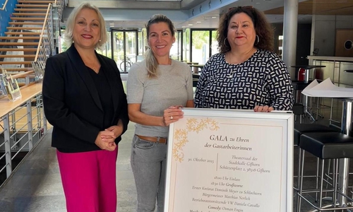 Rukiye Cankiran, Sevdeal Erkan-Cours und Mehtap Aydinoglu (v. li.).