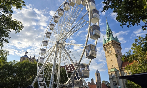Das Riesenrad beim Stadtsommervergnügen auf dem Platz der Deutschen Einheit (Archivbild).