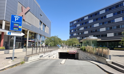 Die Einfahrt der Tiefgarage am Bahnhof.
