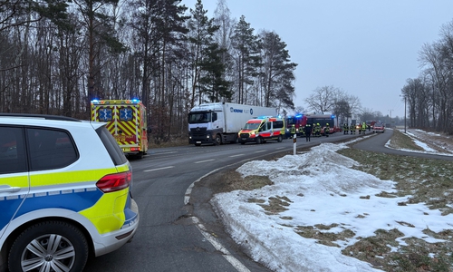 Die Bundesstraße wurde komplett gesperrt.