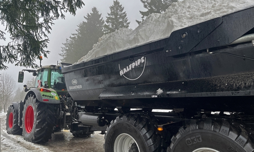 Es wurde zusätzlicher Schnee benötigt.