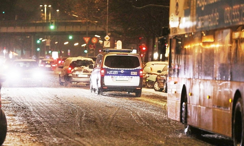 Straßenverkehr unter winterlichen Bedingungen (Archiv)