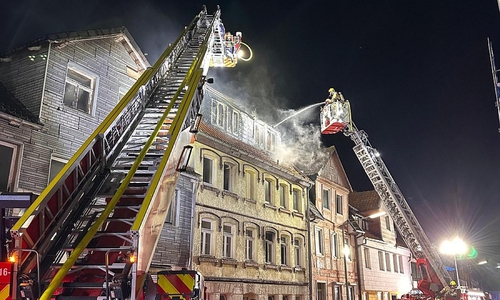 Drehleiter Grasleben und Helmstedt zur Brandbekämpfung