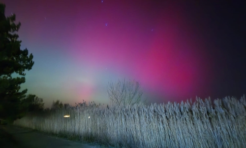 Der Himmel leuchtete in bunten Farben. 