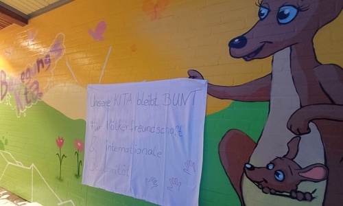 Die Kita-Mitarbeiter haben die Schmierereien schnell abgedeckt.