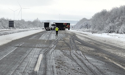 Verkehrsunfall auf der BAB 7 zwischen der AS Seesen und der AS Rhüden / Harz in Richtung Hannover