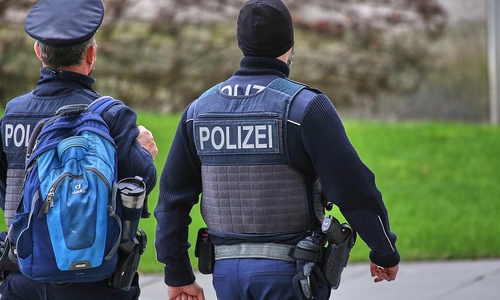 Zwei Polizisten (Archiv)