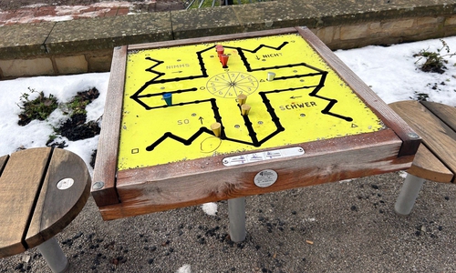 Der Spieltisch wurde Ziel von Vandalen.