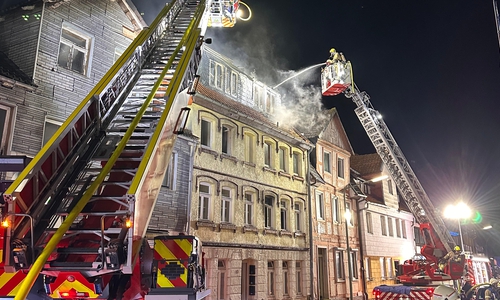 Das vom Brand betroffene Haus ist einsturzgefährdet.