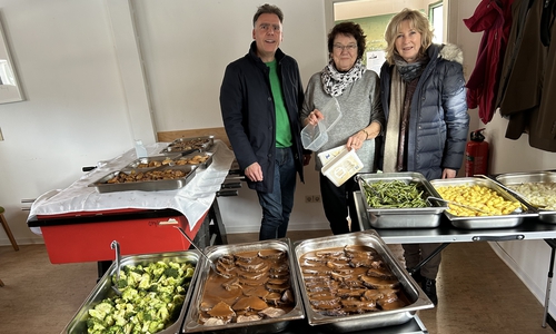 Sie spendeten das für den ausgefallenen Neujahrsempfang vorgesehene Essen, die Mitglieder der Wirtschaftsvereinigung Wolfsburg.
