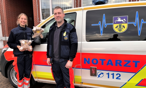 Der Helmstedter Rettungsdienst ist jetzt mit Trösterteddys ausgestattet.