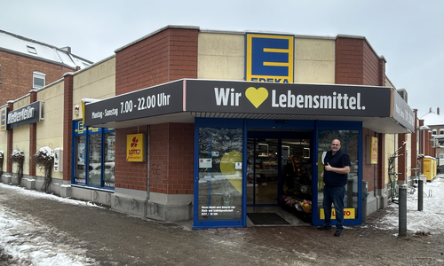 Frank Heberlein freut sich die Kundinnen und Kunden in seinem neuen Markt begrüßen zu dürfen.