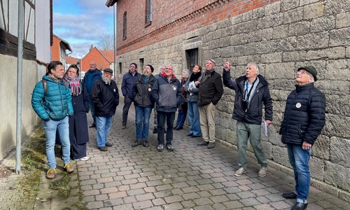Erkerodes Ortsheimatpfleger Wolfgang Haberland (2. v. r.) führte beim Treffen der Heimatpflegenden im vergangenen Jahr durch sein Dorf.