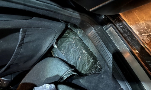 In diesem Fahrzeug wurden Drogen gefunden.