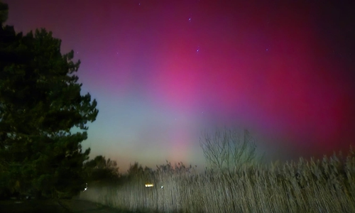 Der Himmel leuchtete in bunten Farben. 