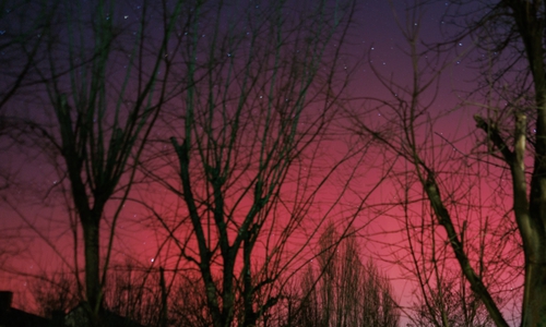 Farbenfroh präsentierte sich der Nachthimmel über Braunschweig.