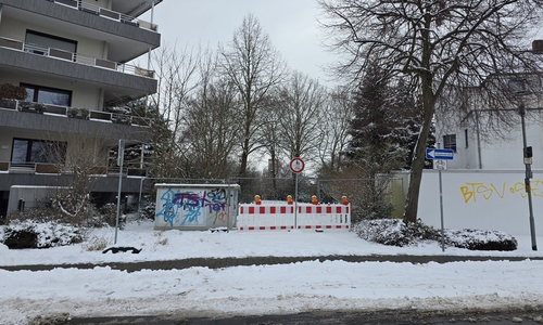 Sperrung des Wegs zwischen Am Okerufer und der Brücke zur Großen Schule.