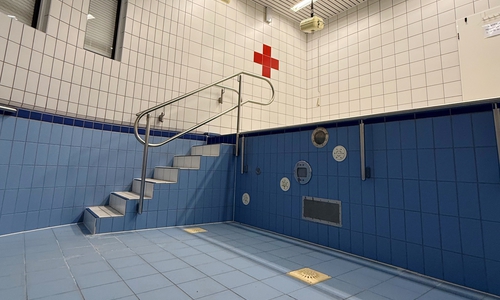 Noch ist das Becken leer – doch im Frühjahr 2027 soll das DRK-Therapiebad in Wolfenbüttel wieder mit Leben gefüllt werden.