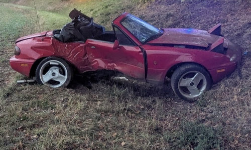 Der Mazda erlitt einen Totalschaden.