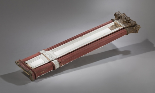 Barocker Pilaster mit korinthischen Kapitellen aus dem 18. Jahrhundert. 