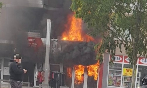 Der Laden stand in Flammen.