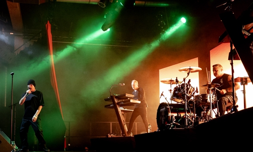 Im Gepäck hatten Mesh ihr aktuelles Album „The Truth Doesn’t Matter“.