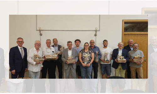 Gruppenbild mit den scheidenden Ratsmitgliedern.