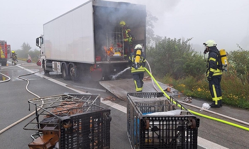 Brennende Ladung auf dem LKW (Archiv)