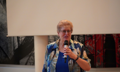  Gabriela Schacht, Leiterin des Fachbereichs für Gesundheit, Veterinärwesen und Lebensmittelsicherheit, moderierte die Konferenz.