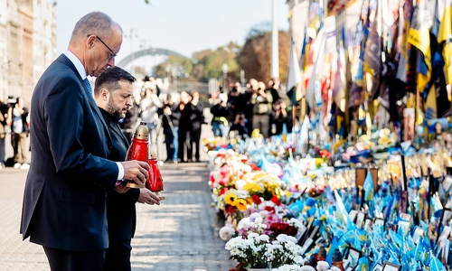 Friedrich Merz und Wolodymyr Selenskyj am 04.10.2026