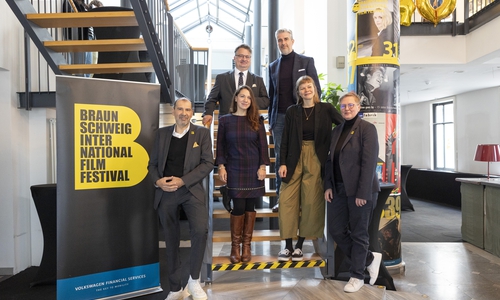 Im BIFF Pop Up Space (v. li.): Thorsten Rinke (BIFF), Maria-Rosa Berghahn (SBK), Tobias Wolff (Staatstheater Braunschweig), Stefan Voges (VWFS), Karina Gauerhof (BIFF) und Anke Hagenbüchner-Sobiech (BIFF).