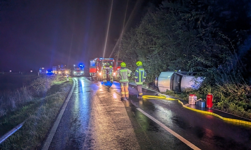 Das Auto war von der Fahrbahn abgekommen.