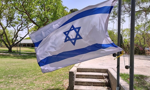 Israelische Fahne in einem Kibbuz (Archiv)