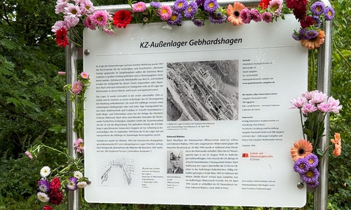Eine der Informationstafeln zum KZ Gebhardshagen.