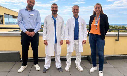 Gastroenterologie weiterentwickeln: Florian Thalmann, Personalleiter (v.li.), Zainoun Mansour, leitender Oberarzt, Sami Sulaiman, Chefarzt, Franziska Dräger, Verwaltungsleitung