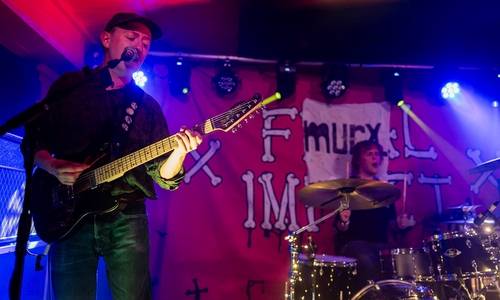 Zwischen deutschsprachigem Emo und Punk: murx. spielten im Hallenbad.