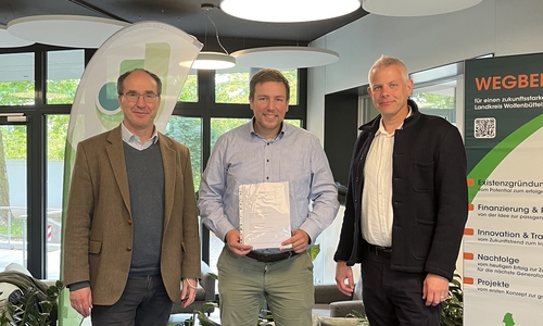 Dr. Jörg Aßmann (WiReGo, links), Alexander Trapp (BANSON, Mitte) und Dr. Claudius Schiller (WfLkWf) freuen sich auf die zukünftig engere Zusammenarbeit.