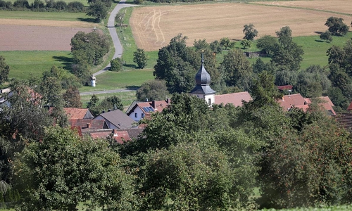 Häuser in einem Dorf (Archiv)