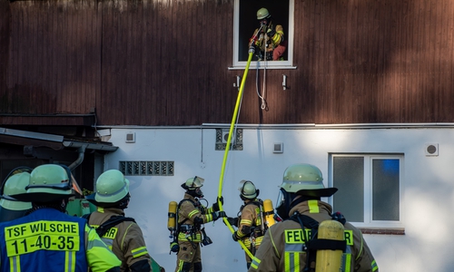 Zunächst war unklar, wie weit sich das Feuer schon ausgebreitet hatte.