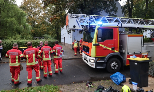 Die Feuerwehr löschte den Kellerbrand in Hallendorf zügig.