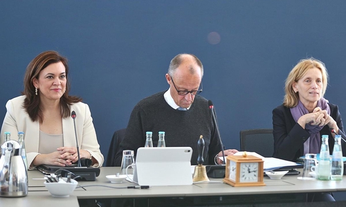 Franziska Hoppermann, Friedrich Merz und Karin Prien am 12.10.2026