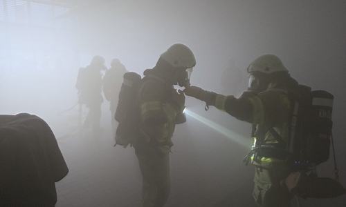 Die Ortsfeuerwehr Wolfenbüttel wurde zu einem vermeintlichen Kleinbrand in einer Kfz-Werkstatt beim Autohaus Wolfenbüttel alarmiert.