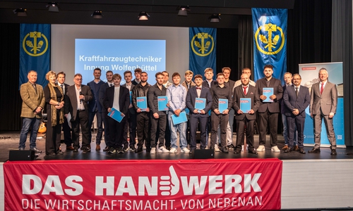 Die freigesprochenen Kraftfahrzeugtechniker aus Wolfenbüttel.