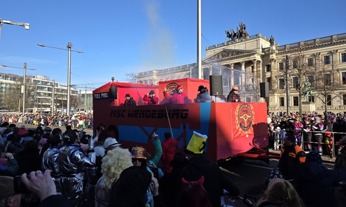 Karneval in Braunschweig – mit der Quadriga als Zuschauerin.
